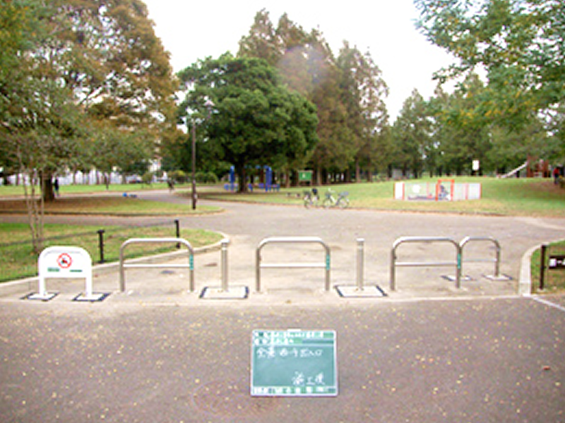 平成21年10月　篠崎公園車止めほか補修工事02