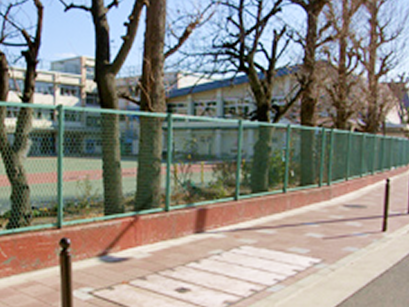 平成22年12月　西ヶ原小学校生垣設置他工事01
