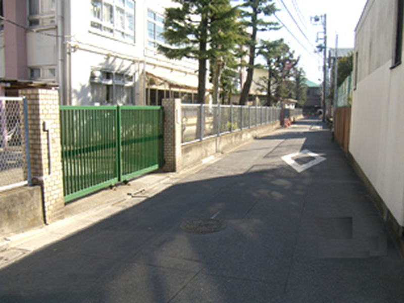 平成24年1月　豊川小学校生垣設置工事01