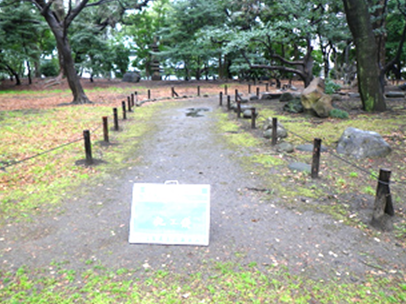 平成24年1月　旧岩崎邸庭園ロープ柵その他補修工事02